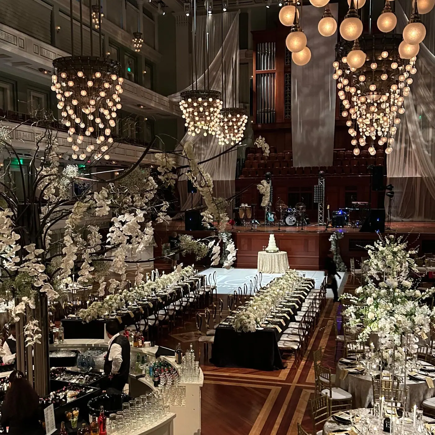 Floral design by Laurie D'Anne Events